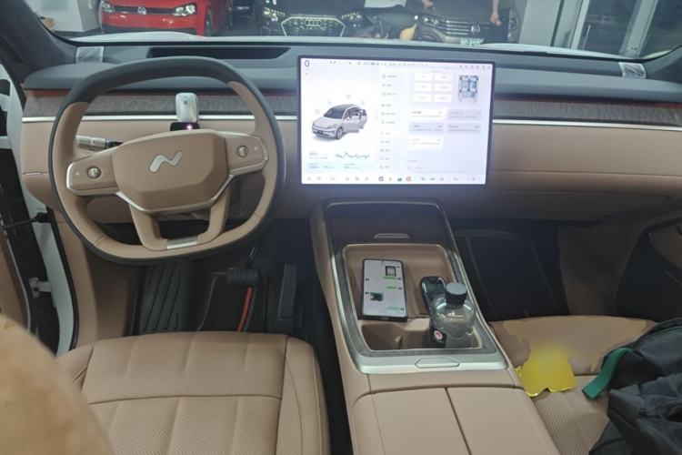 Used ONVO Luxeed L90 2025 Model—Max Seven-Seater Version Center Console