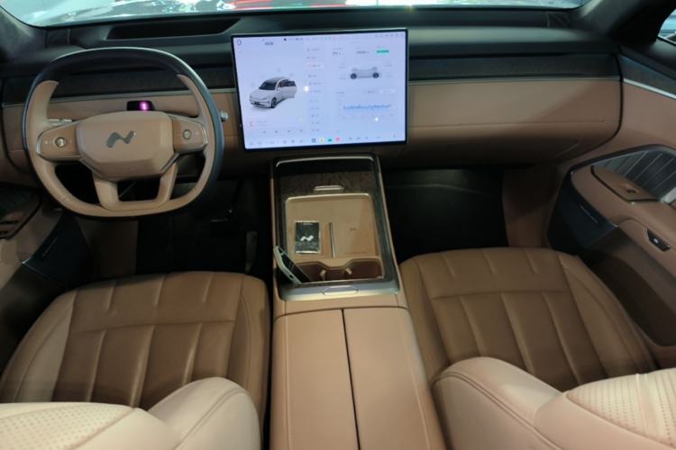 Used ONVO Luxeed L90 2025 Model—Max Six-Seater Version Center Console