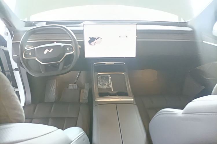 Used ONVO Luxeed L90 2025 Model—Ultra Six-Seater Version Center Console