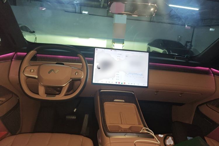 Used ONVO Luxeed L90 2025 Model—Max Six-Seater Version Center Console