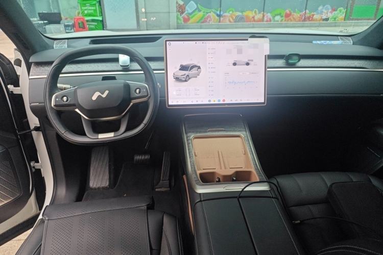 Used ONVO Luxeed L90 2025 Model—Max Six-Seater Version Center Console