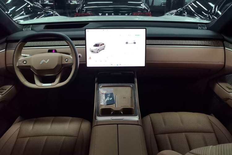 Used ONVO Luxeed L90 2025 Model—Ultra Six-Seater Version Center Console