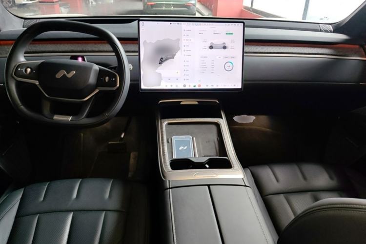 Used ONVO Luxeed L90 2025 Model—Max Six-Seater Version Center Console