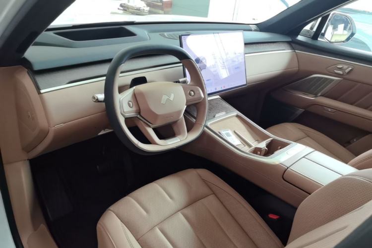 Used ONVO Luxeed L90 2025 Model—Pro Six-Seater Version Center Console