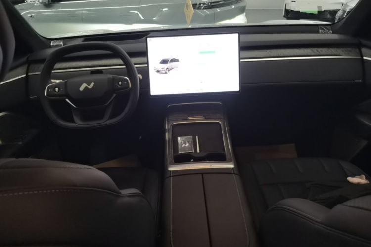 Used ONVO Luxeed L90 2025 Model—Max Six-Seater Version Center Console