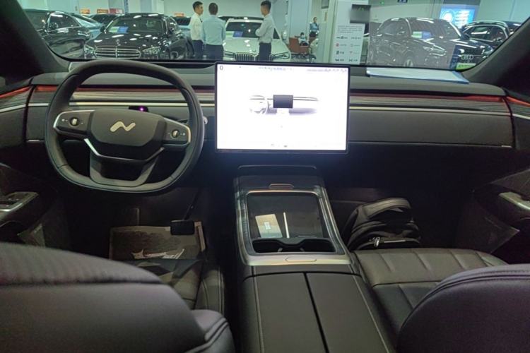 Used ONVO Luxeed L90 2025 Model—Pro Six-Seater Version Center Console