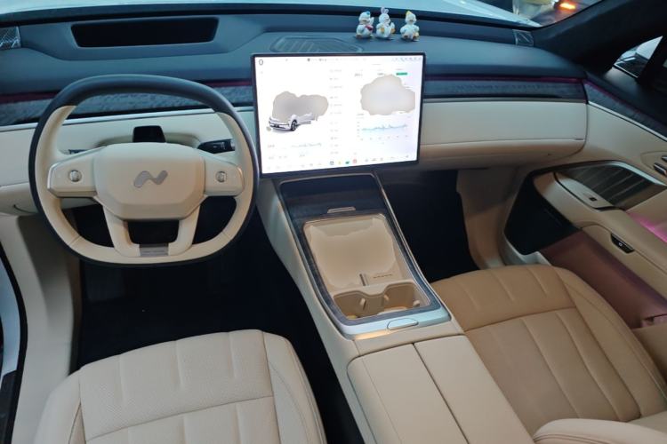 Used ONVO Luxeed L90 2025 Model—Max Six-Seater Version Center Console