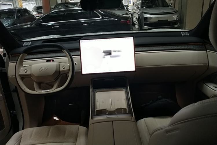Used ONVO Luxeed L90 2025 Model—Max Six-Seater Version Center Console