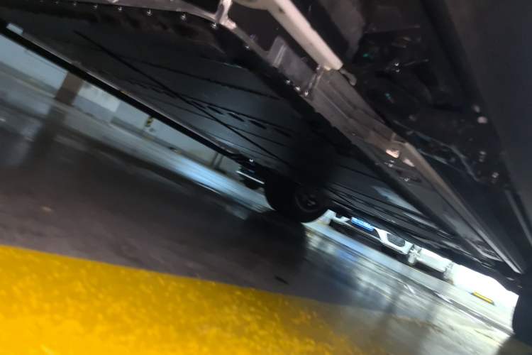 Used ONVO Luxeed L90 2025 Model—Max Six-Seater Version Chassis Rear Right