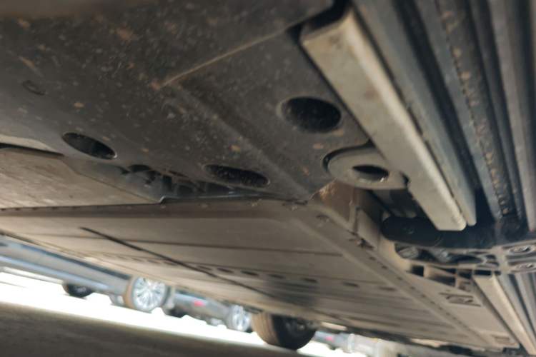 Used ONVO Luxeed L90 2025 Model—Pro Six-Seater Version Chassis Rear Right