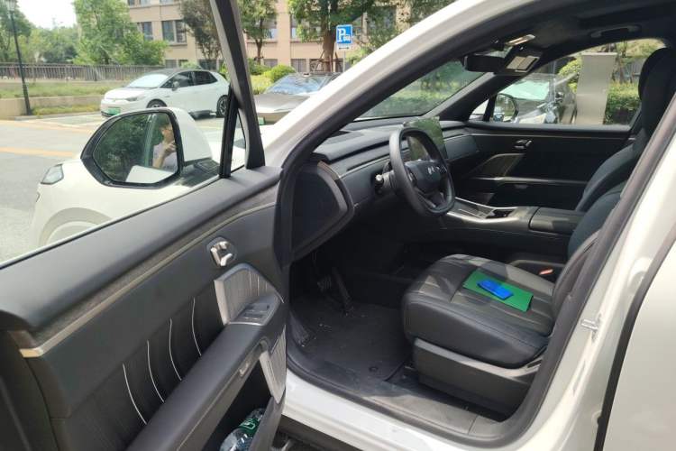 Used ONVO Luxeed L90 2025 Model—Pro Six-Seater Version Driver Seat