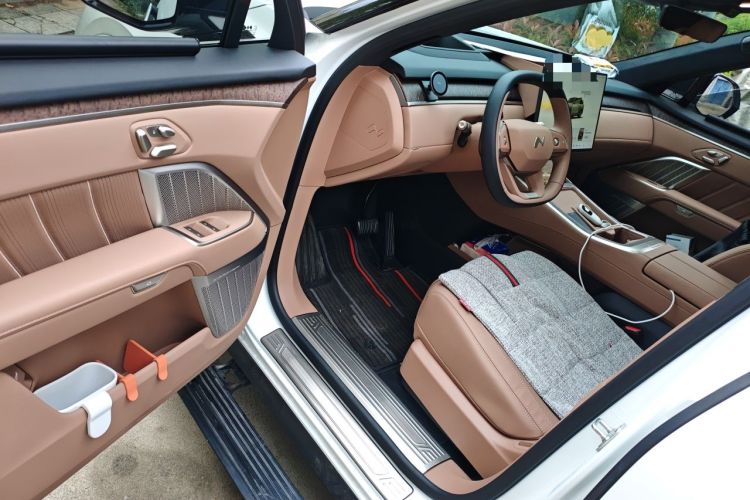 Used ONVO Luxeed L90 2025 Model—Ultra Six-Seater Version Driver Seat