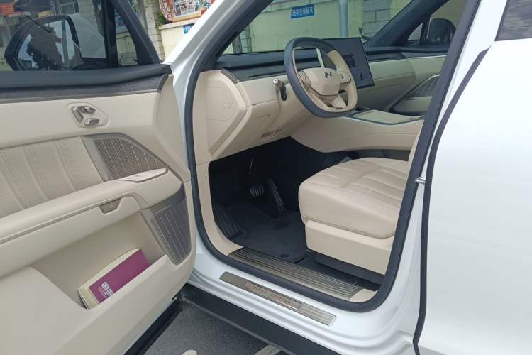 Used ONVO Luxeed L90 2025 Model—Max Six-Seater Version Driver Seat