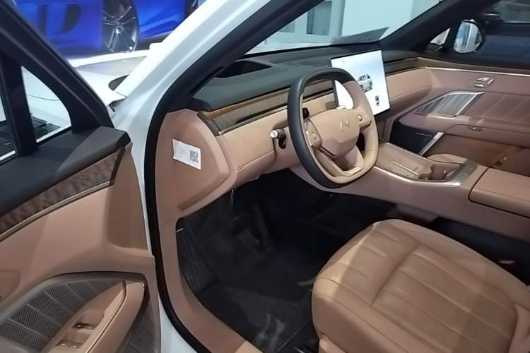 Used ONVO Luxeed L90 2025 Model—Max Six-Seater Version Driver Seat
