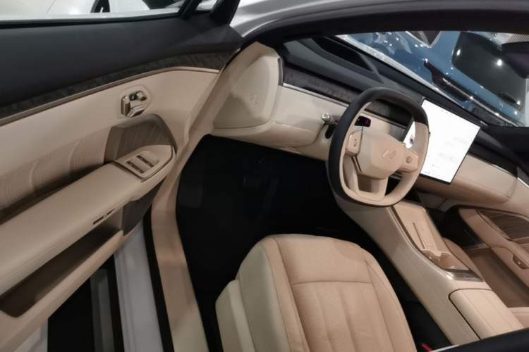 Used ONVO Luxeed L90 2025 Model—Max Six-Seater Version Driver Seat