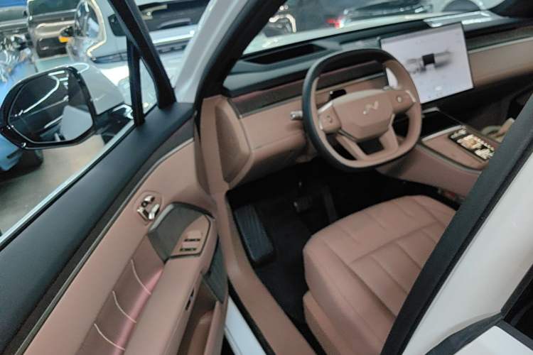 Used ONVO Luxeed L90 2025 Model—Ultra Six-Seater Version Driver Seat