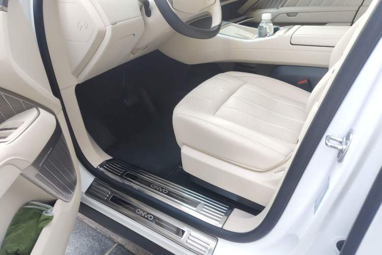 Used ONVO Luxeed L90 2025 Model—Max Six-Seater Version Driver Seat