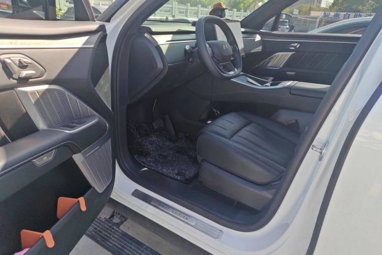 Used ONVO Luxeed L90 2025 Model—Ultra Six-Seater Version Driver Seat