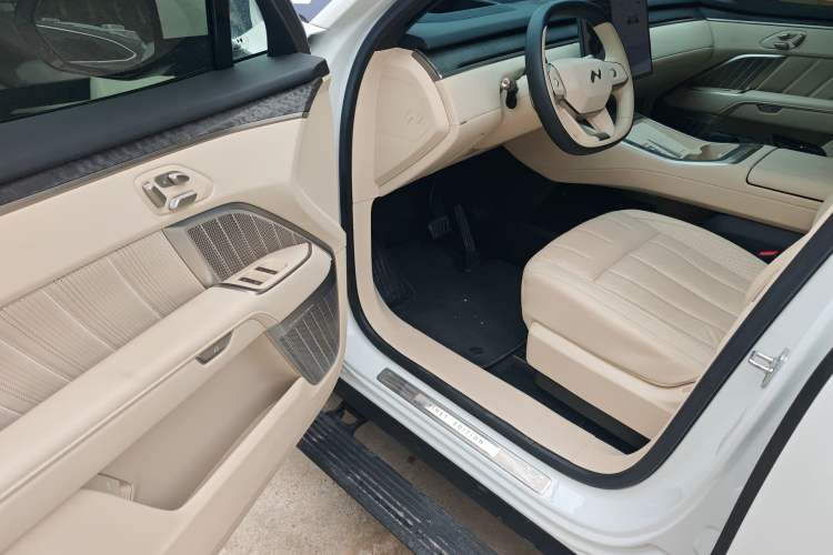 Used ONVO Luxeed L90 2025 Model—Pro Six-Seater Version Driver Seat