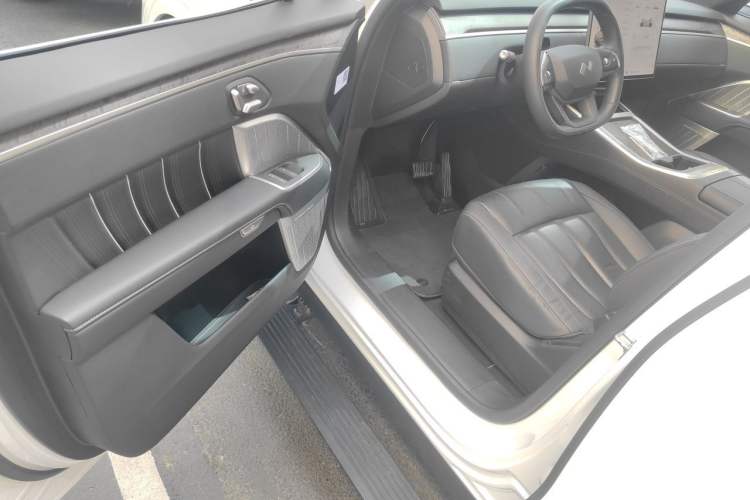 Used ONVO Luxeed L90 2025 Model—Ultra Six-Seater Version Driver Seat