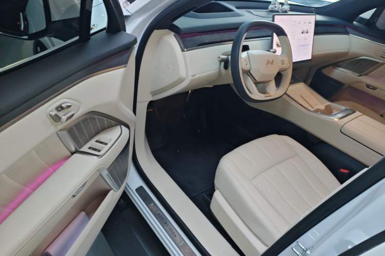 Used ONVO Luxeed L90 2025 Model—Max Six-Seater Version Driver Seat