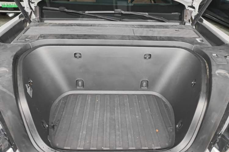 Used ONVO Luxeed L90 2025 Model—Ultra Six-Seater Version Engine Bay