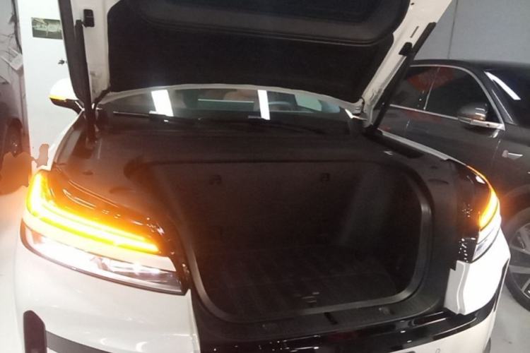 Used ONVO Luxeed L90 2025 Model—Max Six-Seater Version Engine Bay