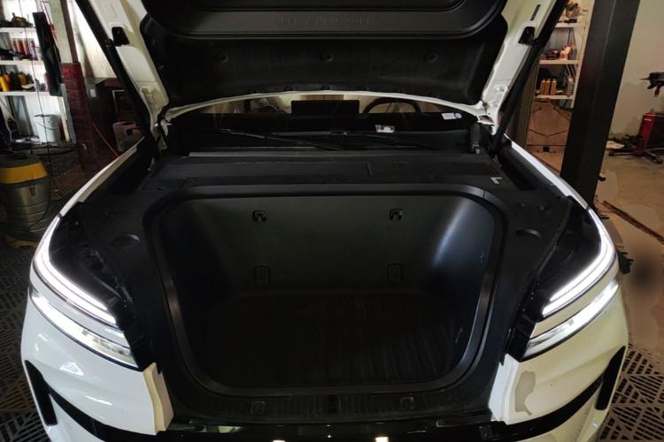 Used ONVO Luxeed L90 2025 Model—Max Six-Seater Version Engine Bay
