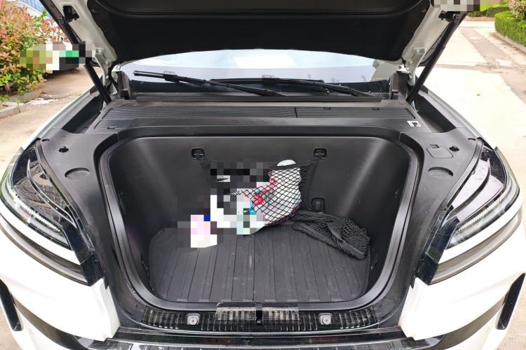 Used ONVO Luxeed L90 2025 Model—Ultra Six-Seater Version Engine Bay