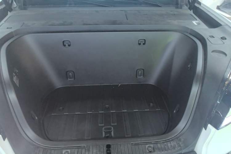 Used ONVO Luxeed L90 2025 Model—Ultra Six-Seater Version Engine Bay