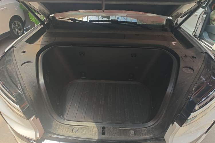 Used ONVO Luxeed L90 2025 Model—Ultra Six-Seater Version Engine Bay