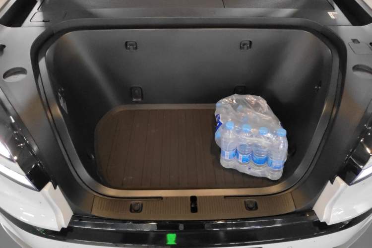 Used ONVO Luxeed L90 2025 Model—Ultra Six-Seater Version Engine Bay