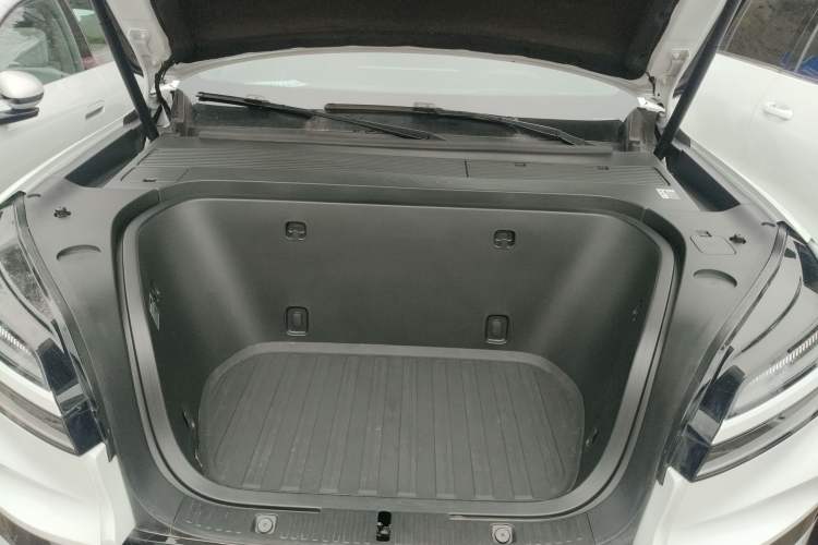 Used ONVO Luxeed L90 2025 Model—Max Six-Seater Version Engine Bay