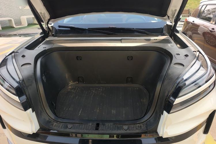 Used ONVO Luxeed L90 2025 Model—Max Six-Seater Version Engine Bay