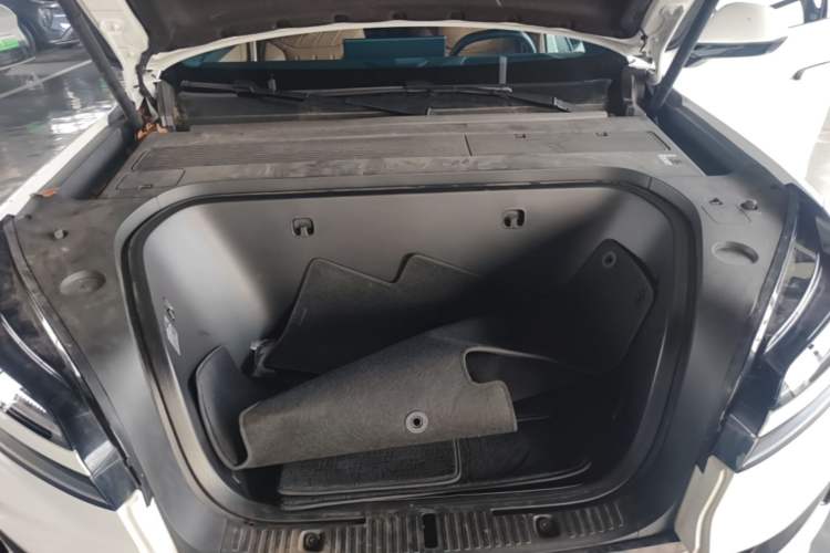 Used ONVO Luxeed L90 2025 Model—Max Six-Seater Version Engine Bay