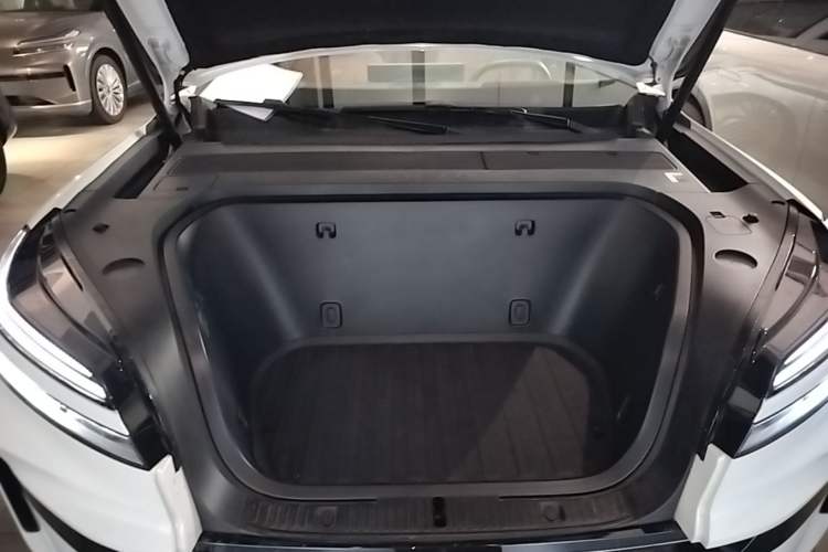 Used ONVO Luxeed L90 2025 Model—Max Six-Seater Version Engine Bay