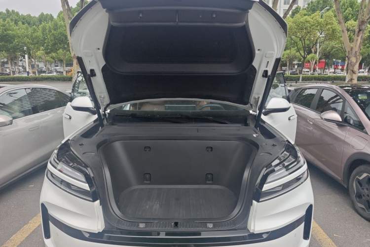 Used ONVO Luxeed L90 2025 Model—Ultra Six-Seater Version Engine Bay