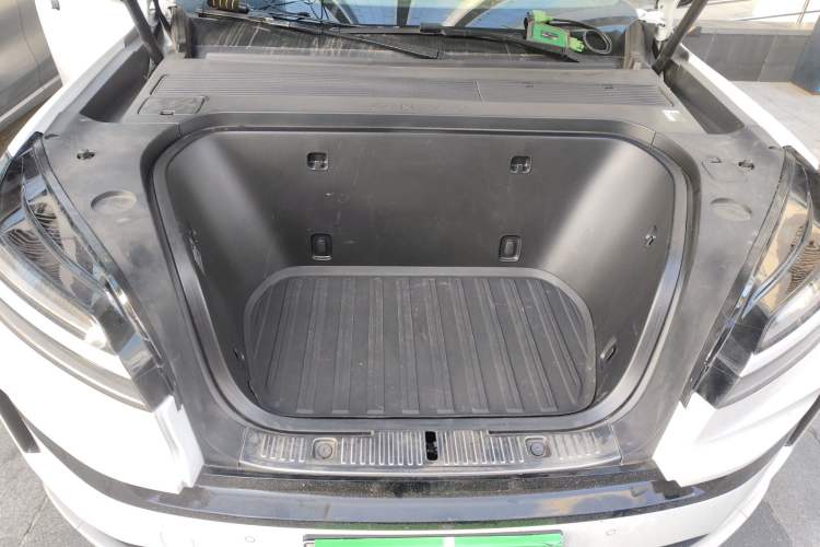 Used ONVO Luxeed L90 2025 Model—Max Six-Seater Version Engine Bay