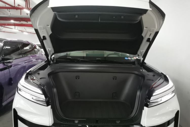 Used ONVO Luxeed L90 2025 Model—Ultra Six-Seater Version Engine Bay