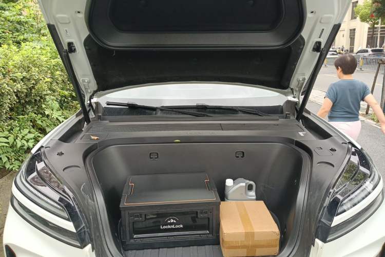 Used ONVO Luxeed L90 2025 Model—Ultra Six-Seater Version Engine Bay