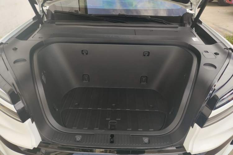 Used ONVO Luxeed L90 2025 Model—Max Six-Seater Version Engine Bay