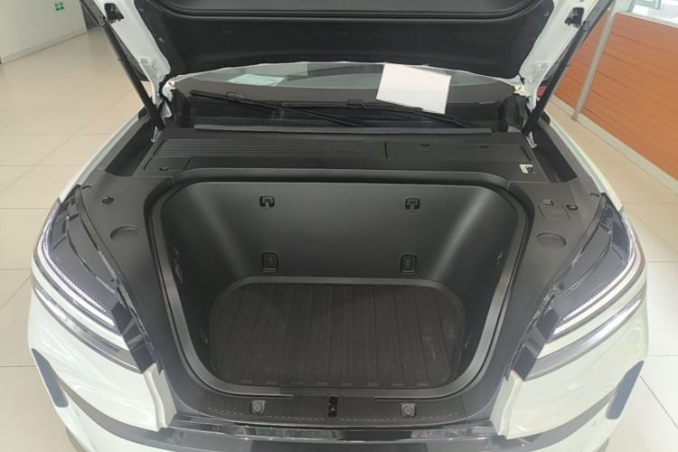 Used ONVO Luxeed L90 2025 Model—Ultra Six-Seater Version Engine Bay