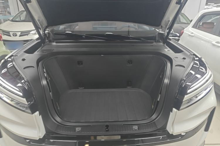 Used ONVO Luxeed L90 2025 Model—Max Seven-Seater Version Engine Bay