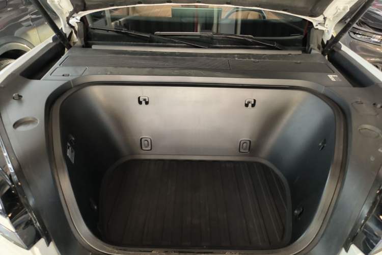 Used ONVO Luxeed L90 2025 Model—Max Six-Seater Version Engine Bay