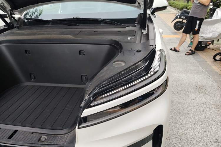 Used ONVO Luxeed L90 2025 Model—Pro Six-Seater Version Engine Bay Left