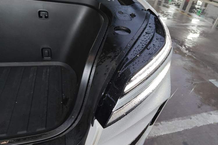Used ONVO Luxeed L90 2025 Model—Ultra Six-Seater Version Engine Bay Left
