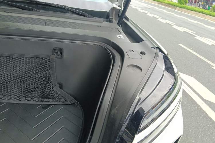 Used ONVO Luxeed L90 2025 Model—Max Six-Seater Version Engine Bay Left