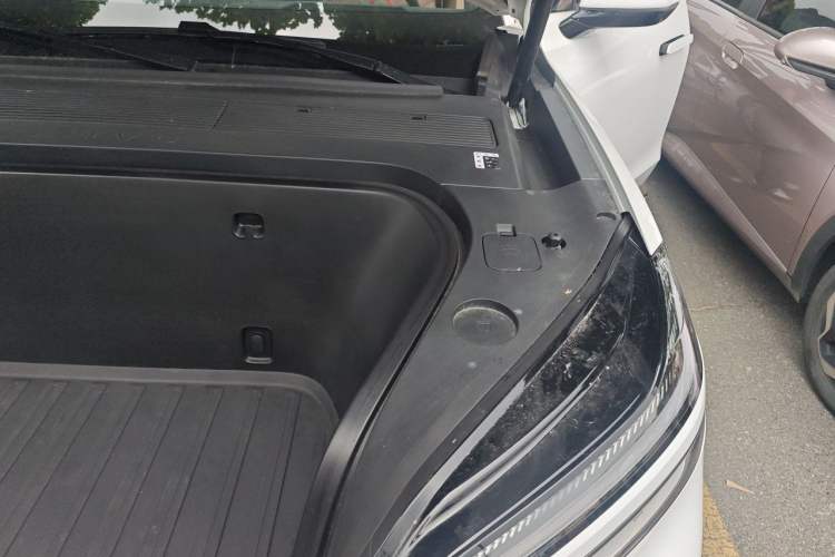 Used ONVO Luxeed L90 2025 Model—Ultra Six-Seater Version Engine Bay Left
