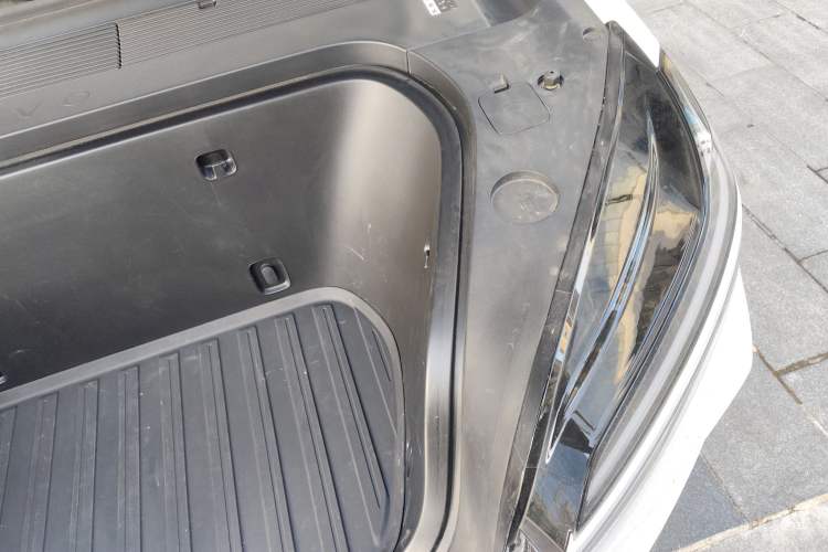 Used ONVO Luxeed L90 2025 Model—Max Six-Seater Version Engine Bay Left