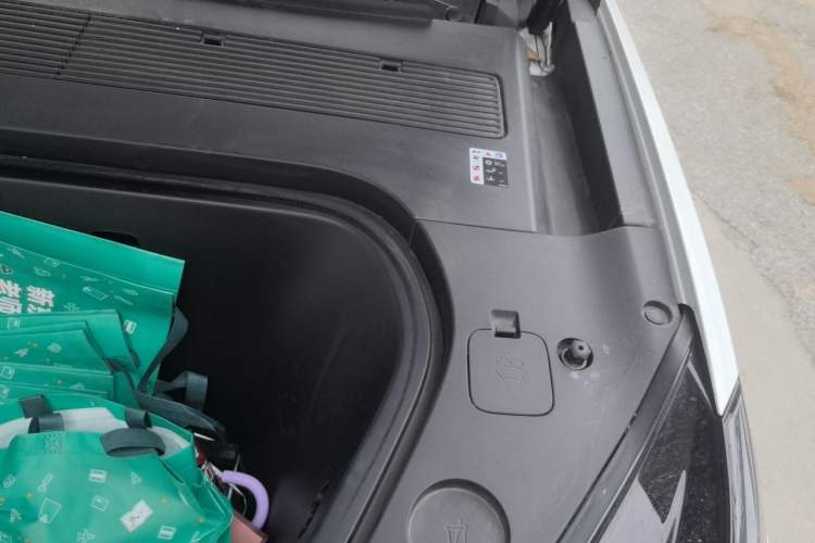Used ONVO Luxeed L90 2025 Model—Max Six-Seater Version Engine Bay Left